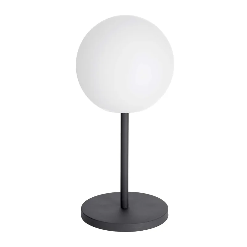 KAVE HOME Dinesh sladdlös bordslampa i svart stål och vit polyeten